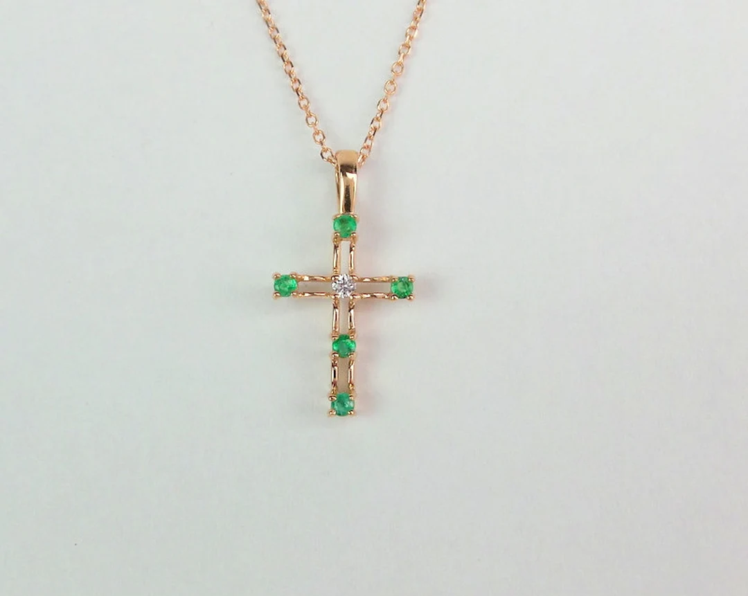 14k Gold Cross Necklace USA: A Blend of Faith and Elegance